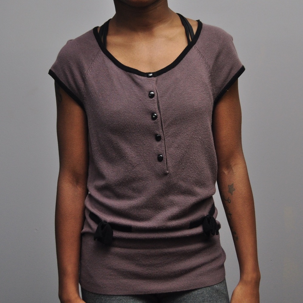 H&M eggplant with black trim short sleeve sweater (SW3)